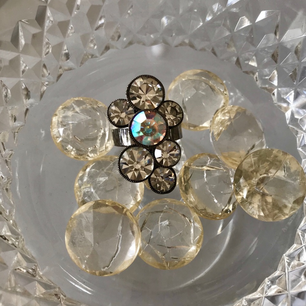 Vintage 90s Chic Rhinestone Cocktail Ring